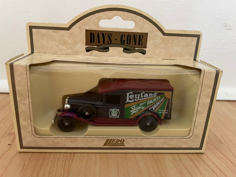 Bundle of die-cast models 