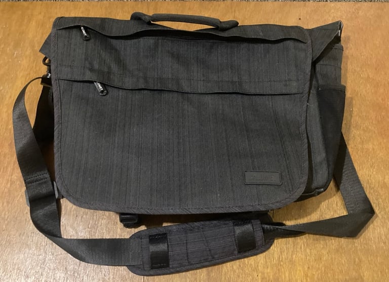 image for CALUMET CANVAS BAG WITH HANDLE AND STRAP. Excellent Condition.
