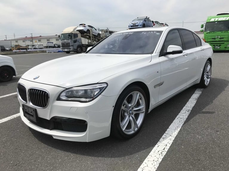 image for 2015 65 BMW 750I M SPORT 4.4 V8 AUTOMATIC - OVER £17,500 OF OPTIONS EXTRAS