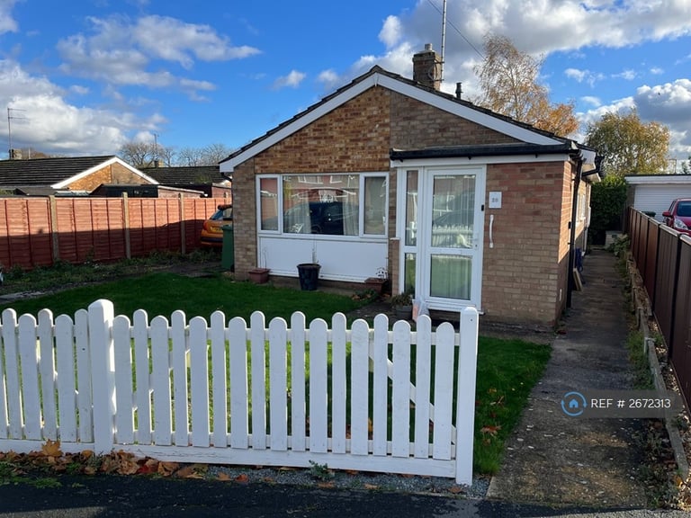 3 bedroom house in Deerpark Road, Sawtry, PE28 (3 bed) (#2672313)