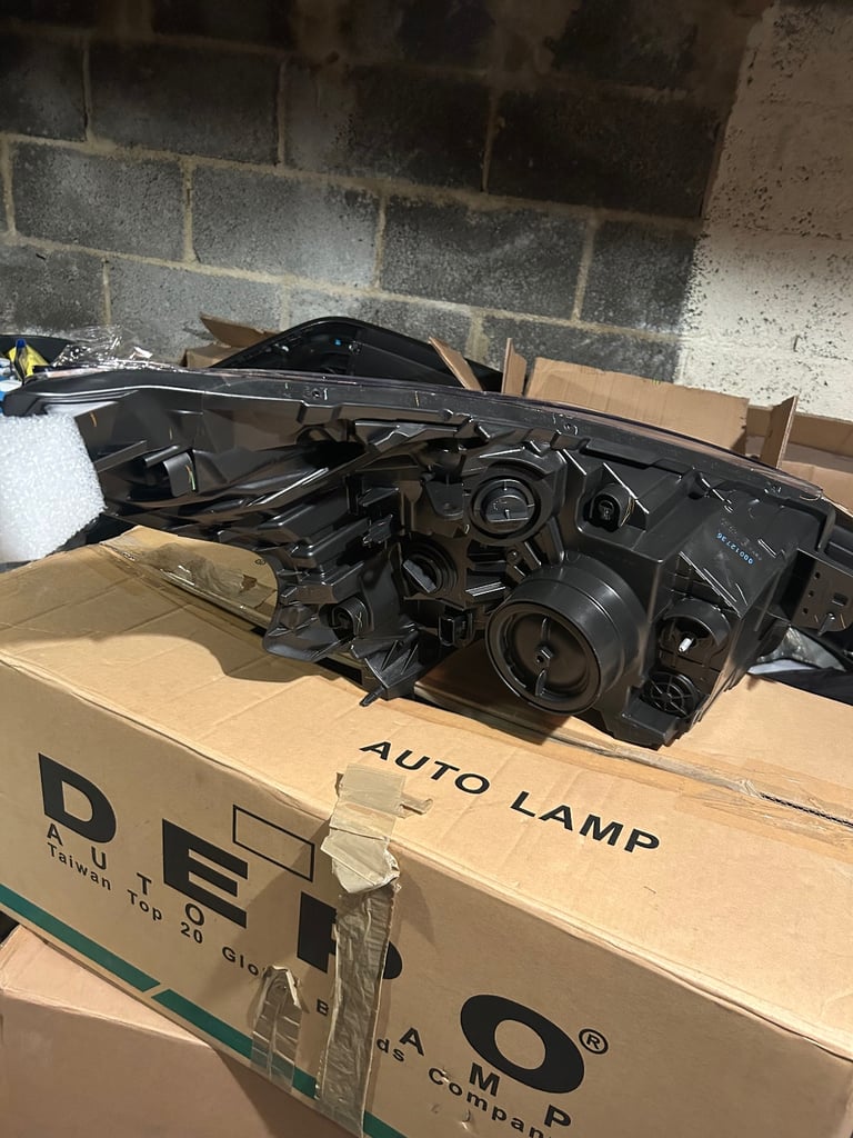 Vivaro Headlights Pair 