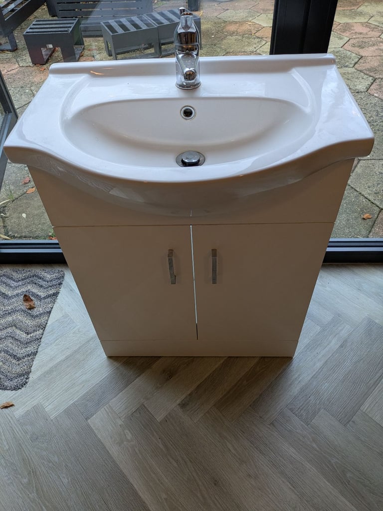 Vanity unit and mirror cupboard