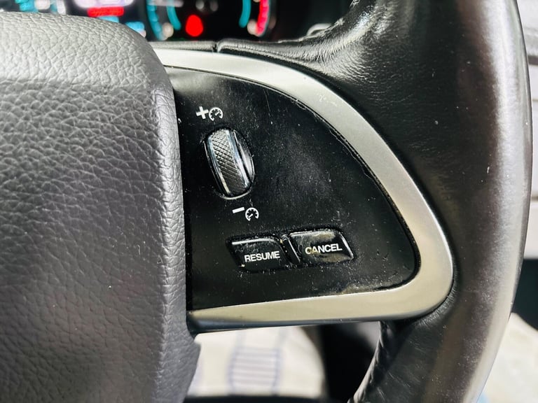 2013 Jaguar XF 3.0d V6 Luxury 4dr Auto [Start Stop] SALOON DIESEL Automatic