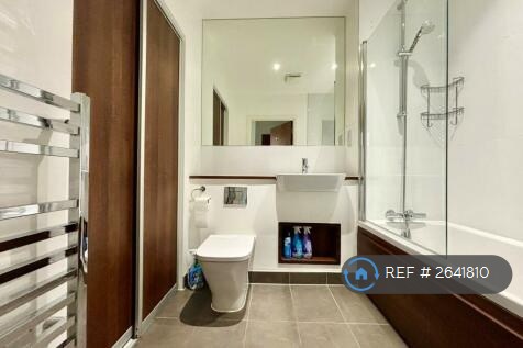 1 bedroom flat in Marina Heights, Gillingham, ME7 (1 bed) (#2641810)
