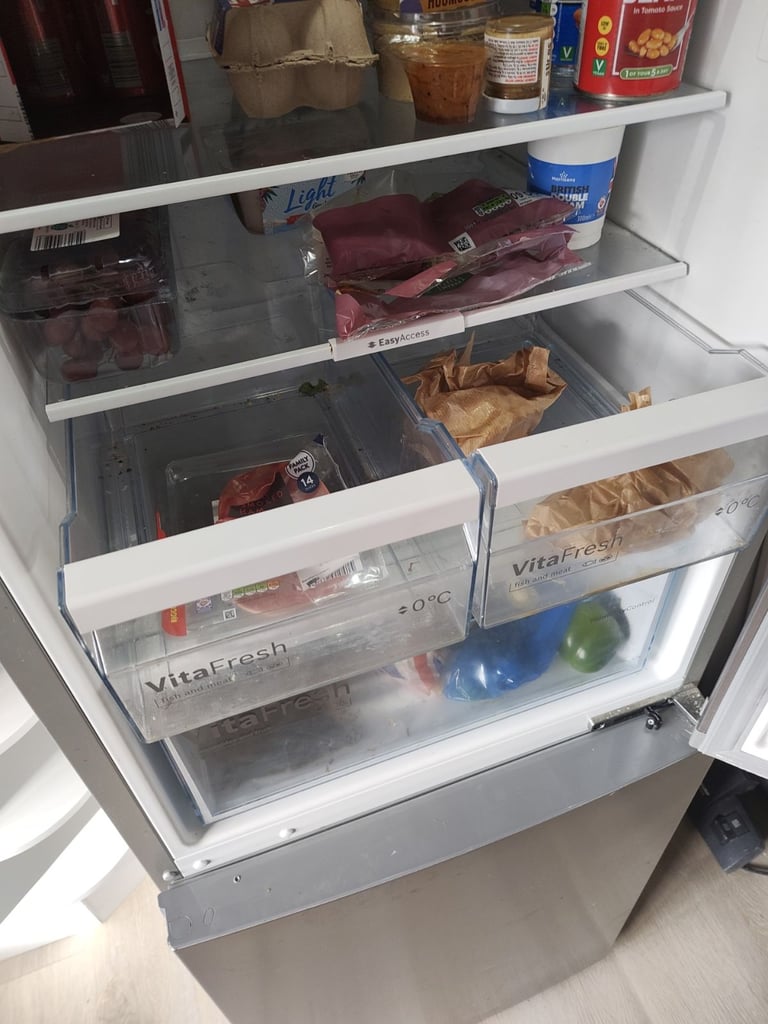 Bosch upright 70/30 series 4 fridge freezer 