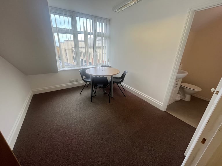 Office rooms to rent