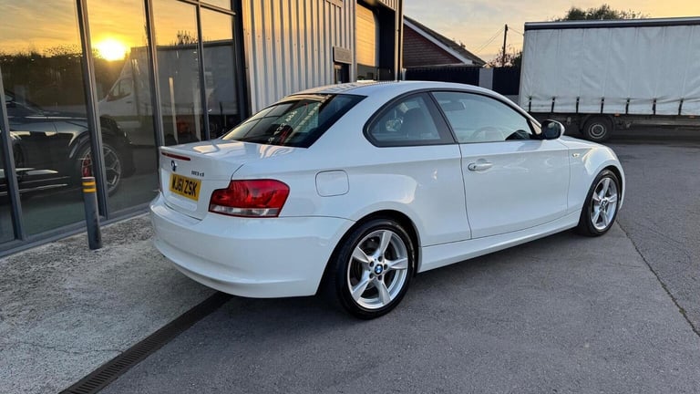 BMW 1 SERIES 2.0 118d Sport Euro 5 (s/s) 2dr 2011