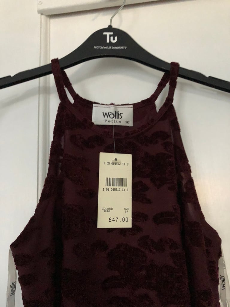 Dress burgundy colour 