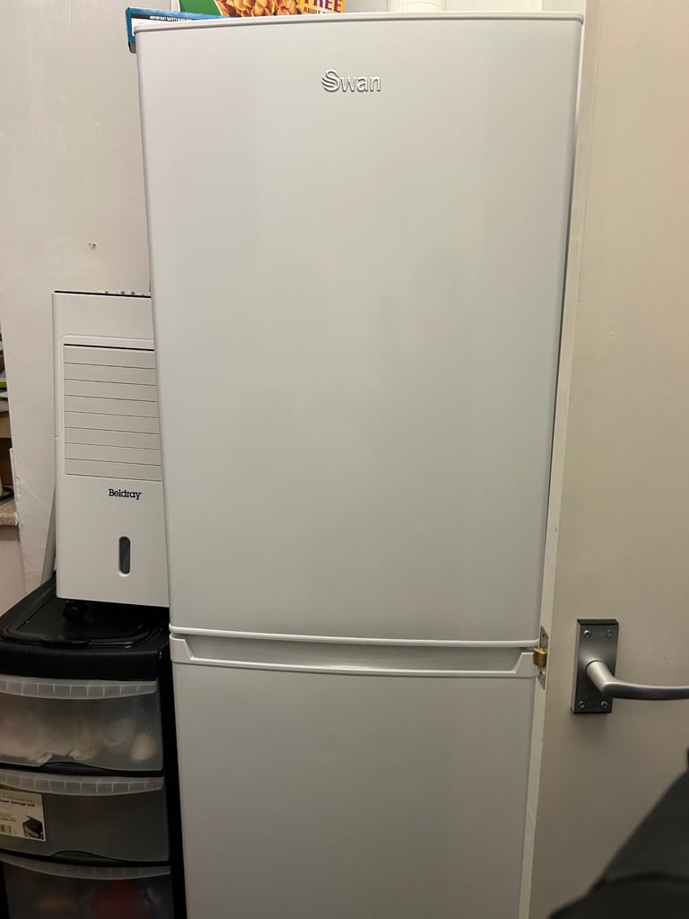 image for Swan fridge freezer 