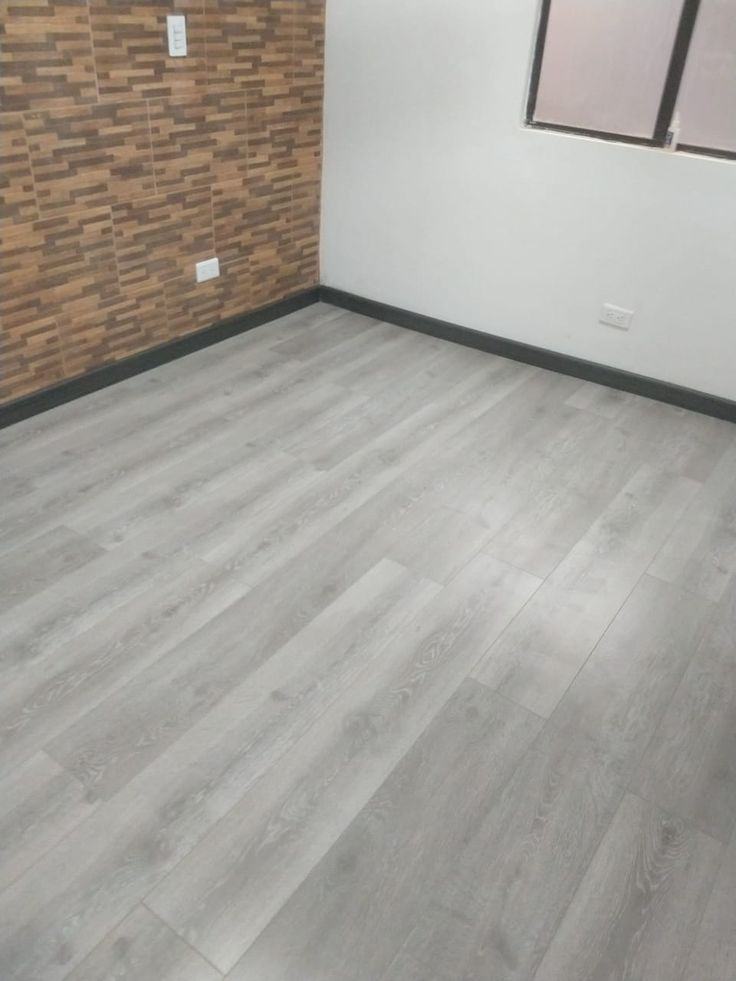 LAMINATE FLOORING THAT WOWS – FOR LESS!