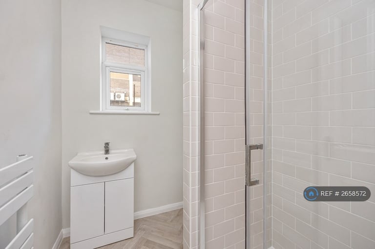 3 bedroom flat in West Street, Brighton, BN1 (3 bed) (#2658572)