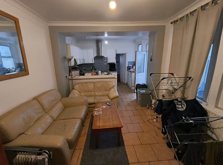 Room to rent in shared house - bills included