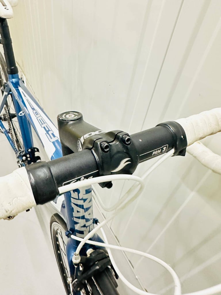 12   GIANT DEFY Size/M Super LW 20 Speed STI Gears Road Bike