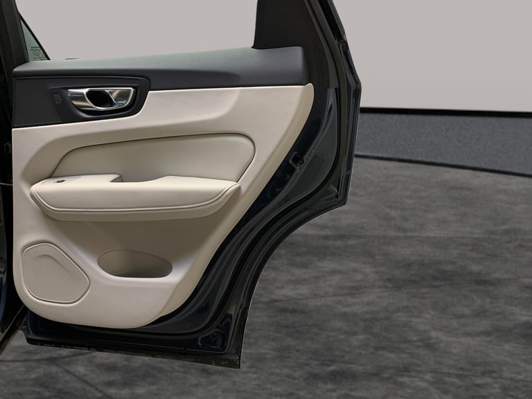 2022 Volvo XC60 2.0 B5P Plus Dark 5dr AWD Geartronic ESTATE PETROL Automatic