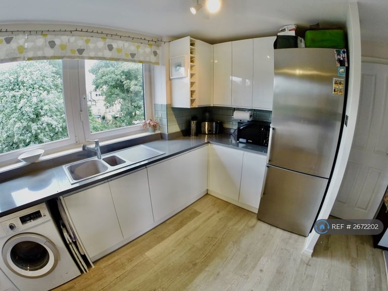 3 bedroom flat in Ericcson Close, Wandsworth, SW18 (3 bed) (#2672202)