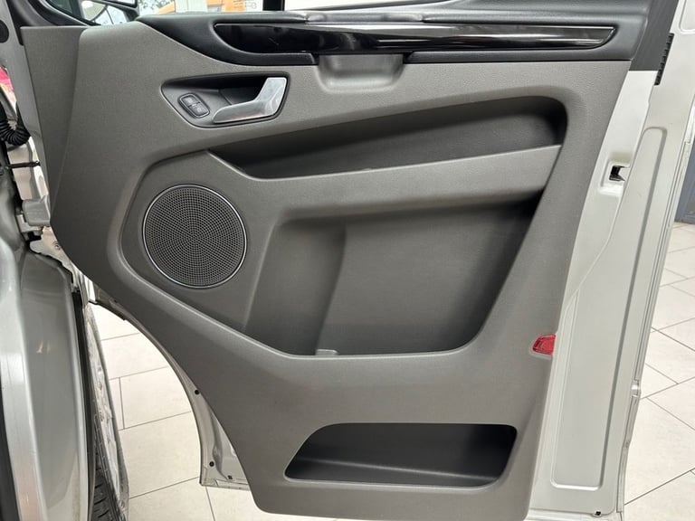 2020 Ford Tourneo Custom 2.0 EcoBlue 130ps L/R 8 Seater Titanium Auto MPV DIESEL Automatic