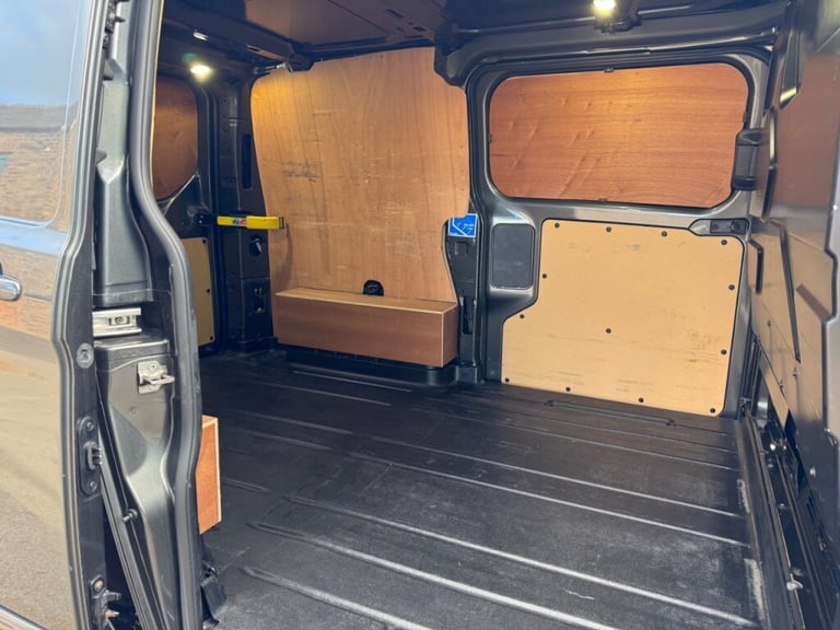  Ford Transit Custom 2.0 TDCi 170ps**SPORT VAN!**+HUGE Diesel