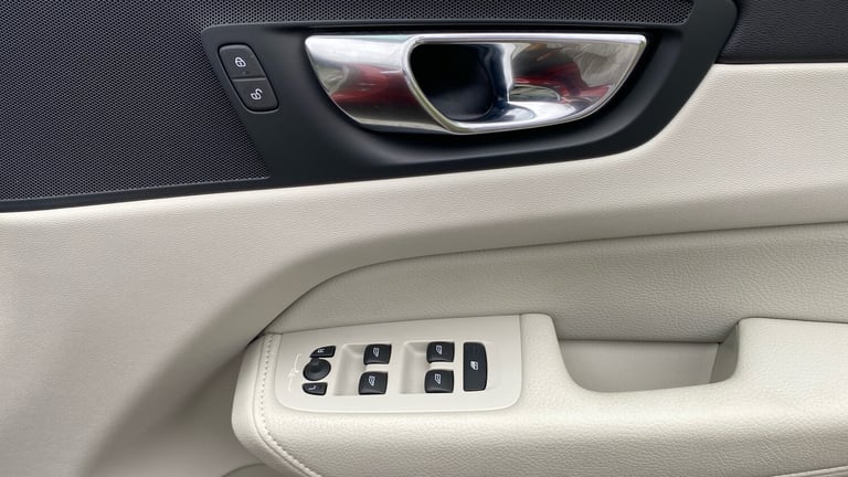 2021 Volvo XC60 2.0 B4D Momentum 5dr AWD Geartronic Diesel Estate Estate Diesel Automatic