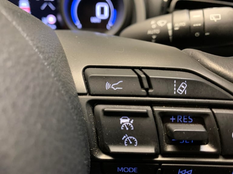 2021 Toyota Yaris 1.5 VVT-h Design Hatchback 5dr Petrol Hybrid E-CVT Euro 6 (s/s) (116 ps) -  Hat...