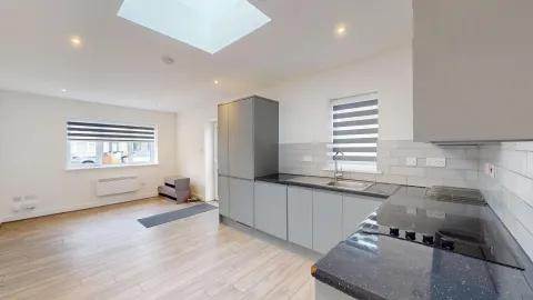 Studio Flat to let in Greenford