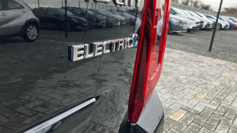 2025 Toyota PROACE CITY Verso 100kW Design L1 50kWh 5dr Auto Electric Estate Estate Electric Auto...