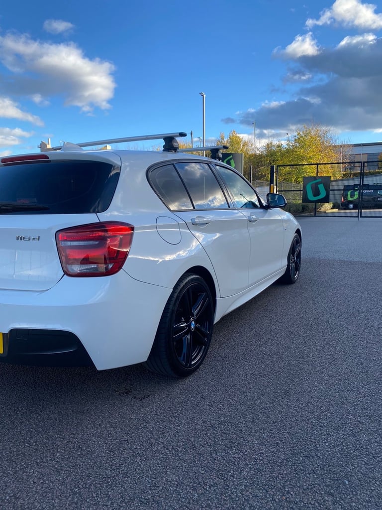 BMW, 1 SERIES, Hatchback, 2013, Manual, 1995 (cc), 5 doors