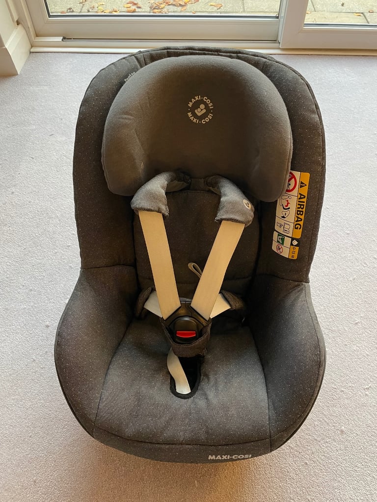 Maxi Cosi pebble plus and pearl pro with I-size isofix base