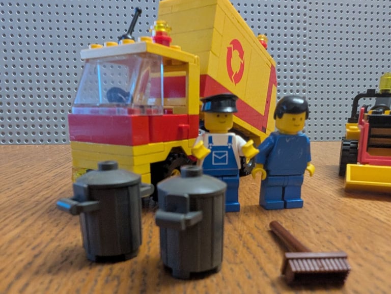 Lego 6698 RV Speed Boat / Lego 6693 Bin Lorry / Lego 6630 Bucket Loader. Complete.