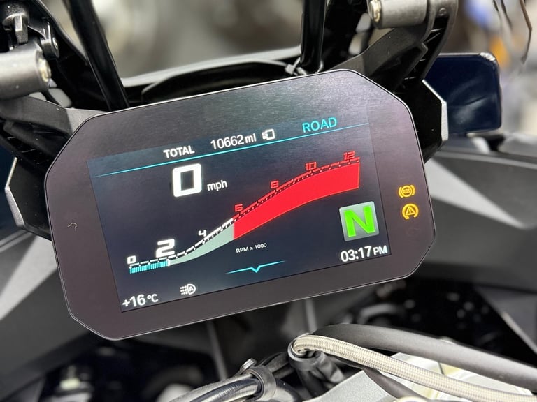 2022 72 BMW S1000XR Triple Black TE Euro 5 - Stunning Bike - FSH - Akrapovic