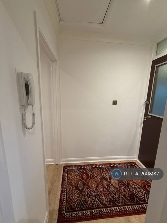 2 bedroom flat in Argyle Road, London, W13 (2 bed) (#2608187)