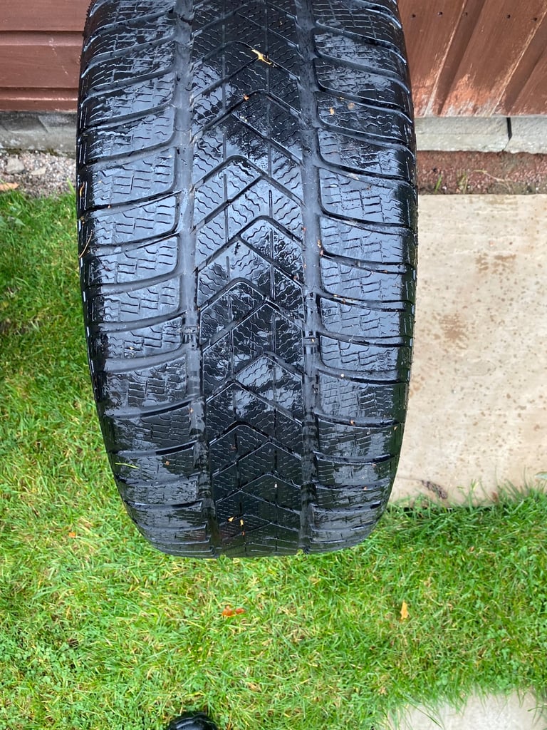 image for 4 winter tyres 235/40R19