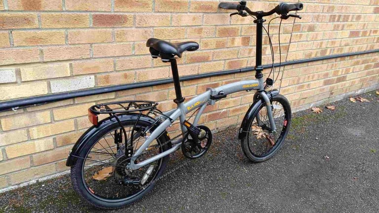 Raleigh Folding Bike in good condition with a comfort saddle, mudguards, rear pannier rack