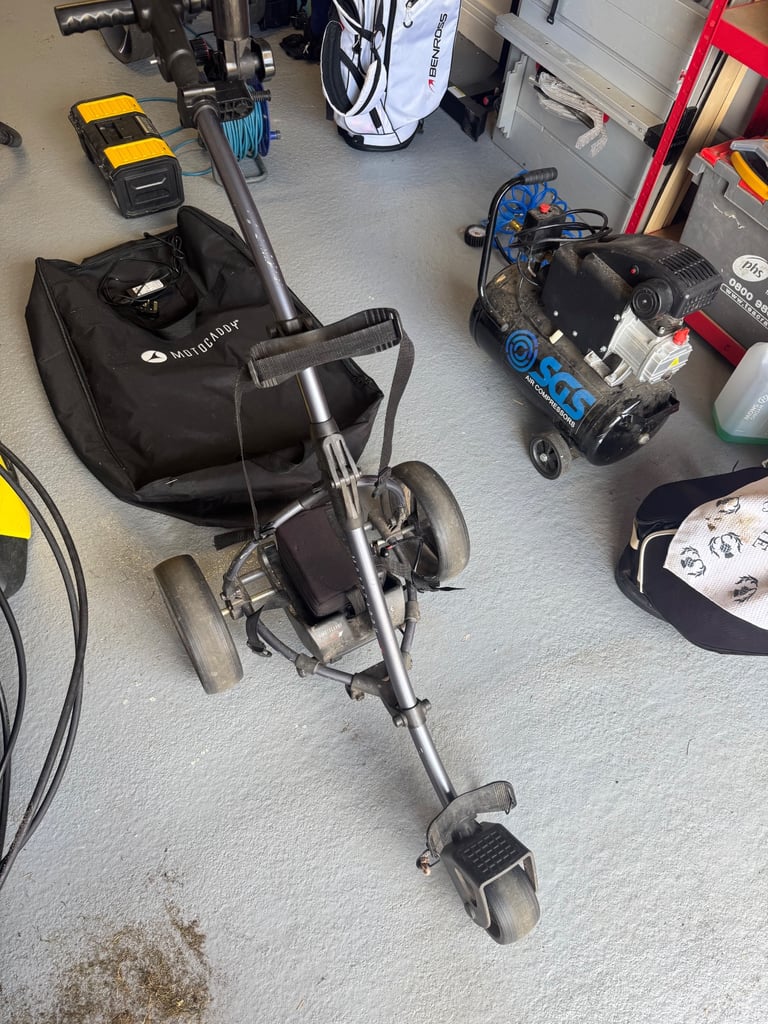 Motocaddy S1 Electric Golf Trolley with accessories 