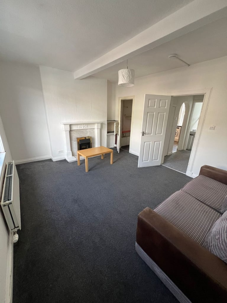 2/3 Bedroom Flat Prestonfield, nr University 