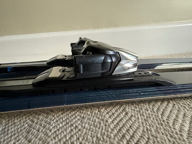 Ladies Salomon Skis