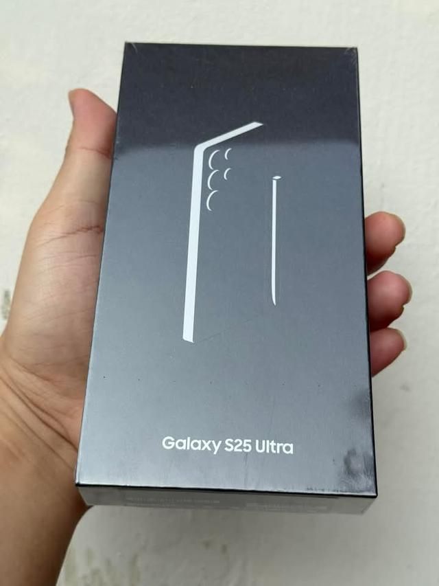 Unlocked Brand New Samsung Galaxy S25 Ultra One Year Samsung Warranty  