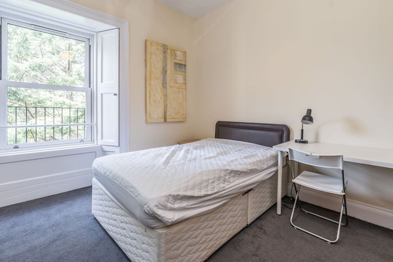 Spacious, 5 bedroom, HMO pending flat just off Lothian Road – available immediately