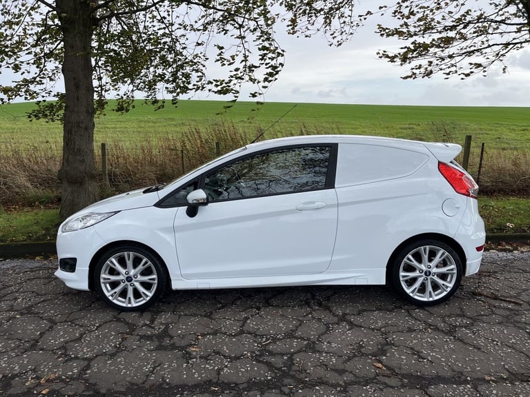 FORD FIESTA VAN 1.5 TDCi Sport 2015