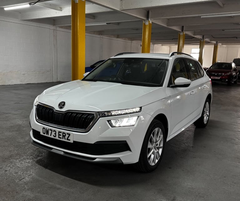 One Owner | Rear parking sensors| Apple Car play