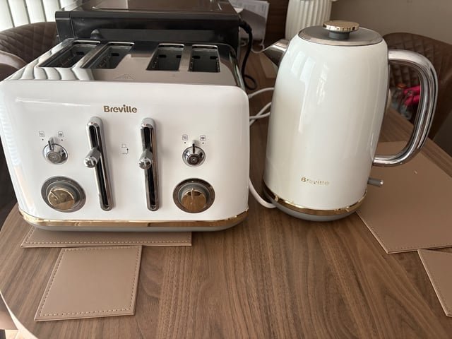 Breville Mostra Breville White Gold Kettle Kettle &toaster In