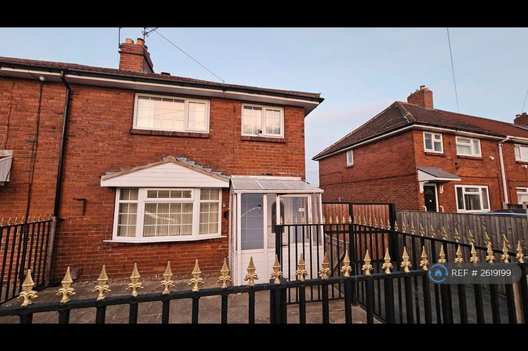 3 bedroom house in Sissions Road, Leeds, LS10 (3 bed) (#2619199)