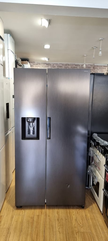 Ex display Fridge freezer Samsung American style with water dispenser and ice maker 