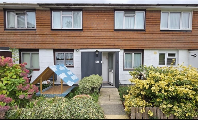 Specious 4 Bedroom house to rent on Downland Drive, Southgate, Crawley