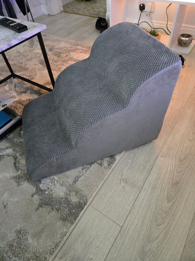 Sturdy foam steps for dog