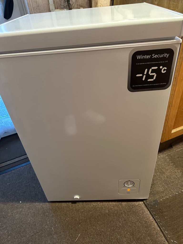 image for Essentials Small Chest Freezer with Basket from Curry’s 