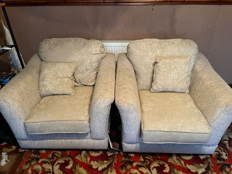 Stylish Beige Sofa Set – 2-Seater Sofa + 2 Armchairs – Excellent Condition