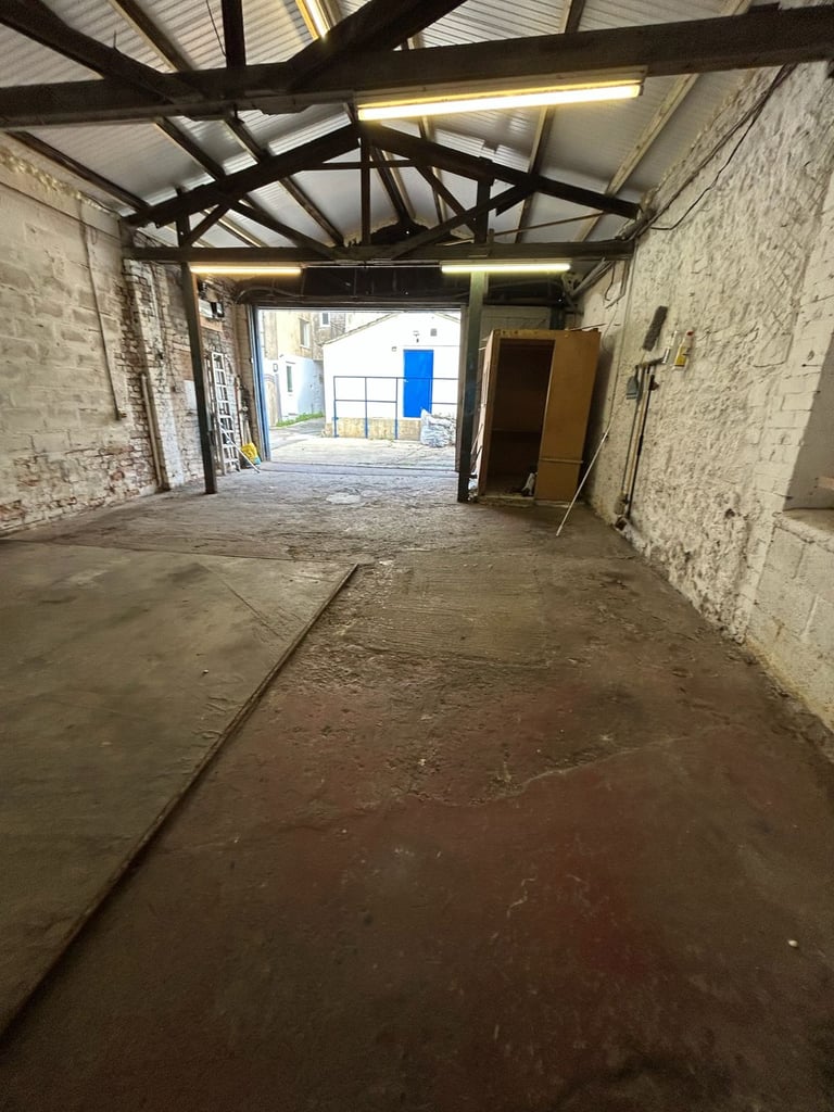 Commercial Garage/workshop/storage Unit 725 sq. ft.