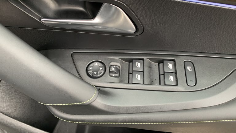 2025 Peugeot 2008 1.2 HYBRID GT SUV 5dr Petrol Hybrid e-DSC6 Euro 6 (s/s) (136 ps) SUV Hybrid Aut...