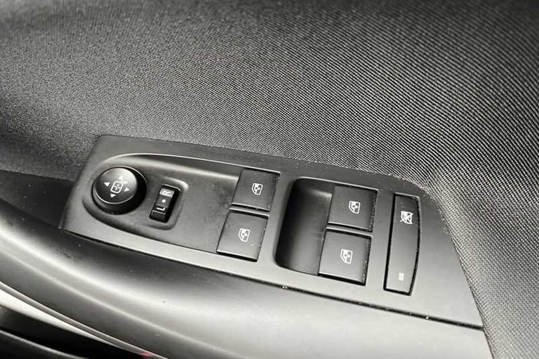 2020 Vauxhall Astra 1.2 Turbo SRi Hatchback 5dr Petrol Manual Euro 6 (s/s) (145 ps) Hatchback Pet...