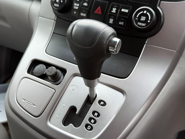 2011 Kia Sedona 2.2 CRDi 2 MPV 5dr Diesel Automatic (199 g/km, 192 bhp) ++ DUAL CLIMATE CON MPV D...
